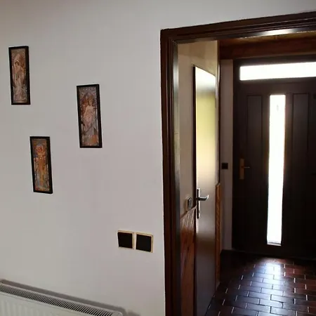 Vakantiehuis Dum V Ceskem Raji Dolní Bousov